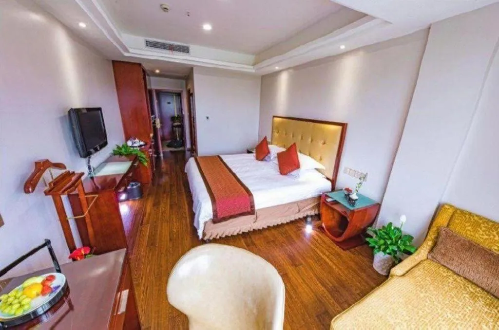Bed in Shaoxing Yintai Hotel