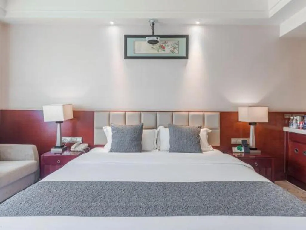 Bed in Chengdu Yinsheng International Hotel