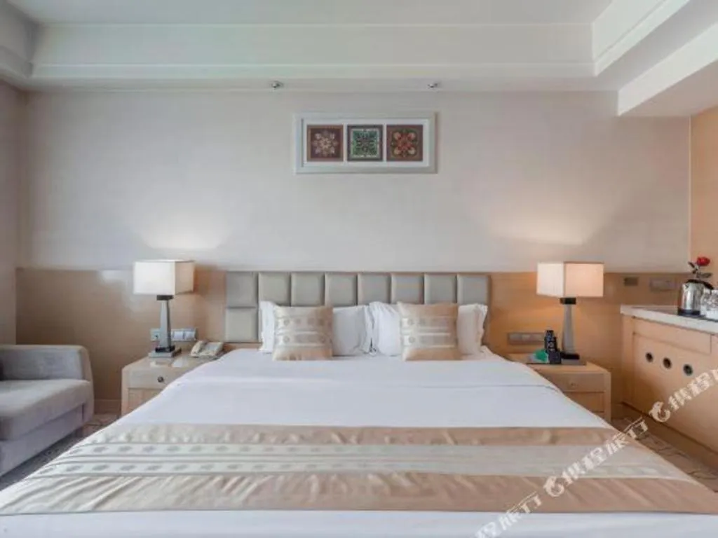 Bed in Chengdu Yinsheng International Hotel