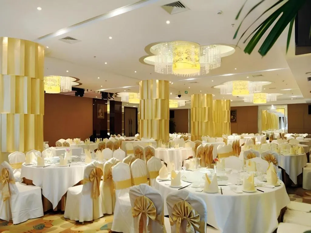 Chengdu Yinsheng International Hotel