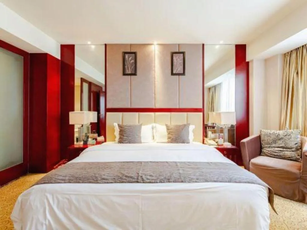 Bed in Chengdu Yinsheng International Hotel