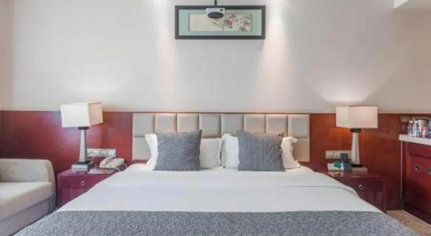 Bed in Chengdu Yinsheng International Hotel