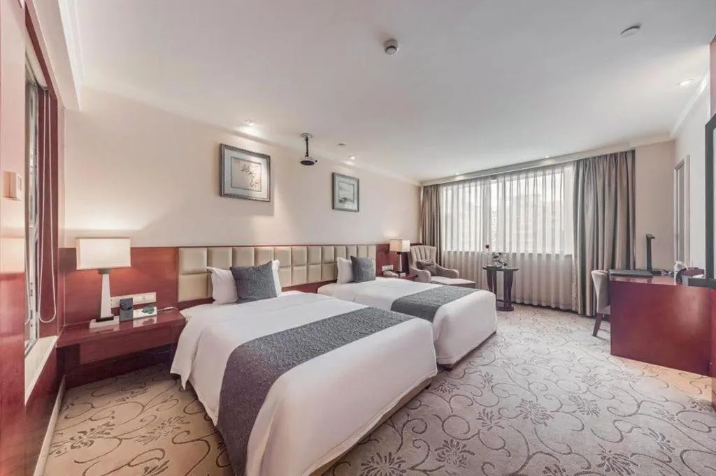 Bed in Chengdu Yinsheng International Hotel