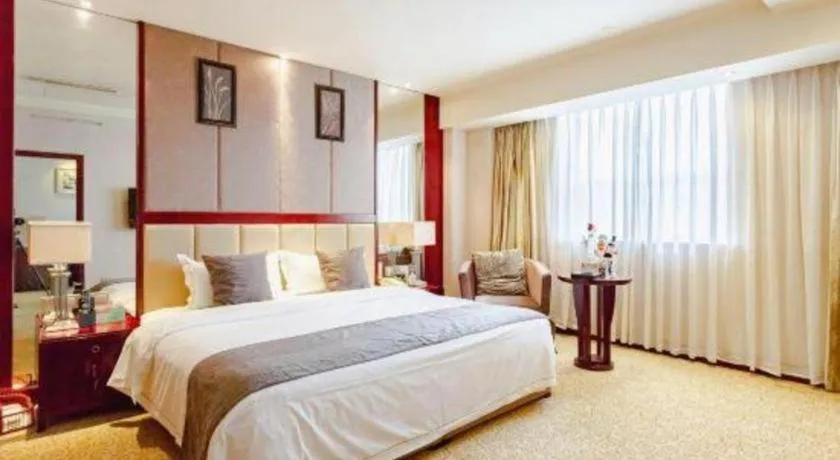 Bed in Chengdu Yinsheng International Hotel