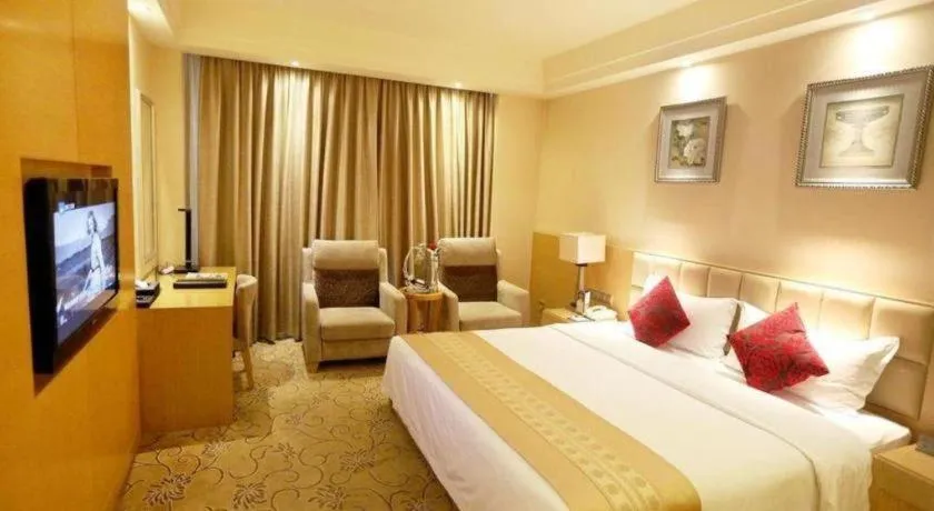 Bed in Chengdu Yinsheng International Hotel