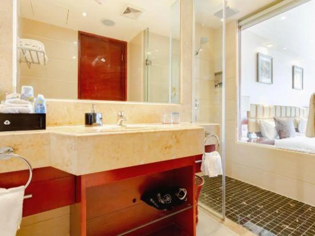 Bed in Chengdu Yinsheng International Hotel