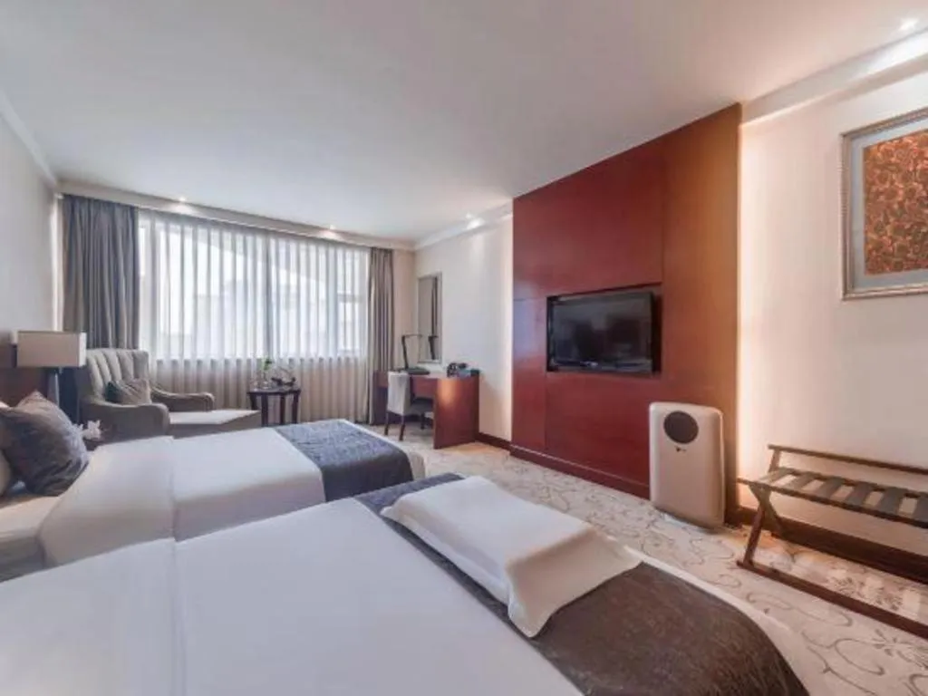 Bed in Chengdu Yinsheng International Hotel