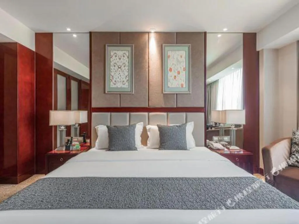 Bed in Chengdu Yinsheng International Hotel