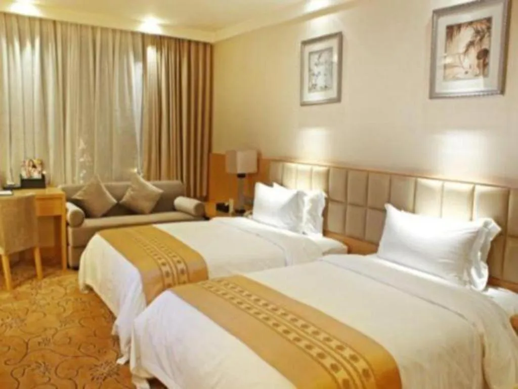 Bed in Chengdu Yinsheng International Hotel