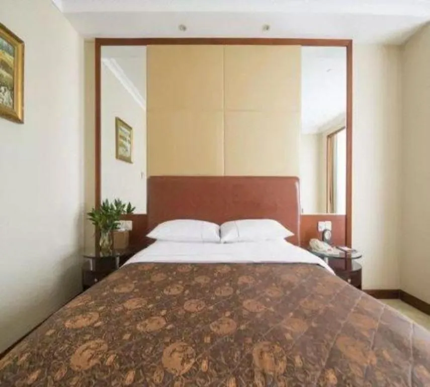 Bed in Dongying Dongsheng Hotel