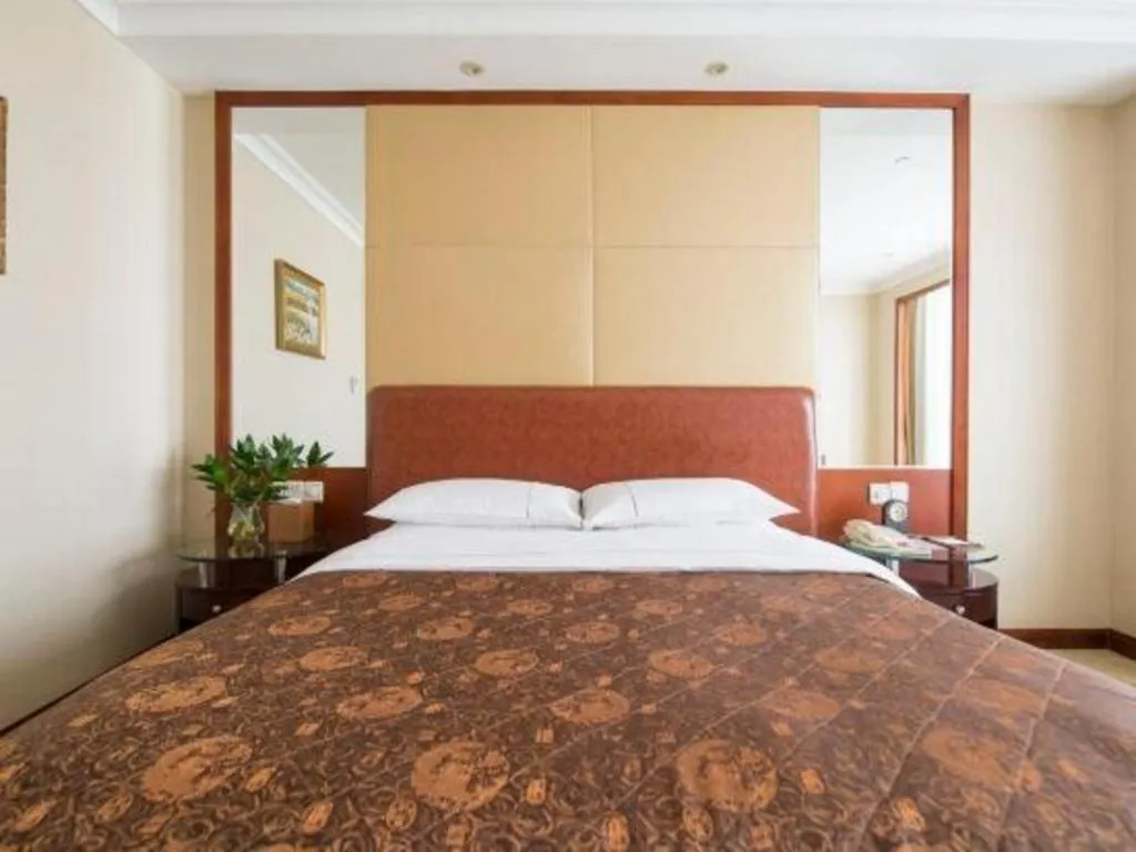 Bed in Dongying Dongsheng Hotel