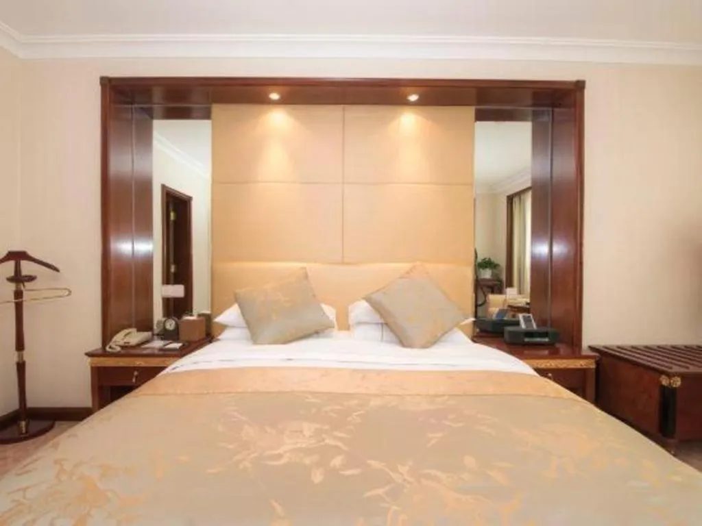 Bed in Dongying Dongsheng Hotel