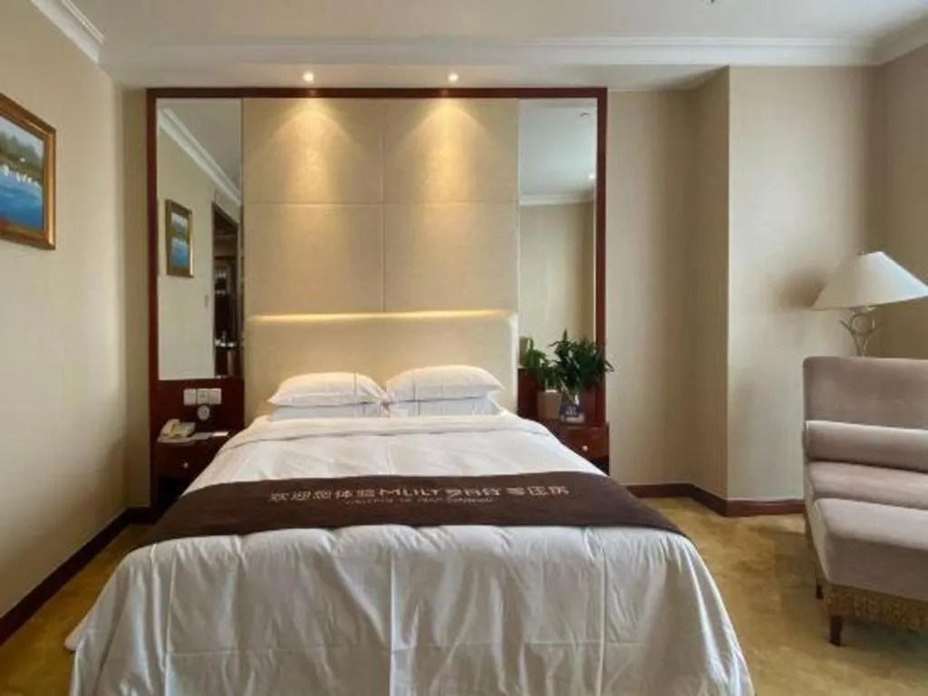 Bed in Dongying Dongsheng Hotel