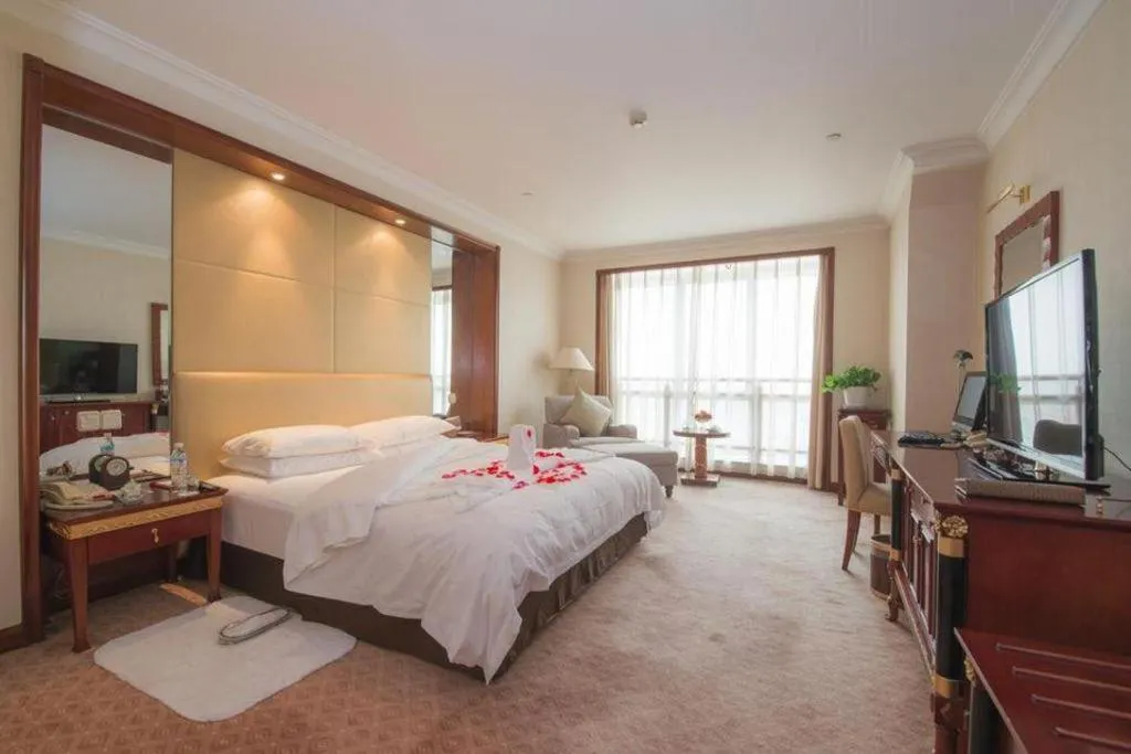 Bed in Dongying Dongsheng Hotel