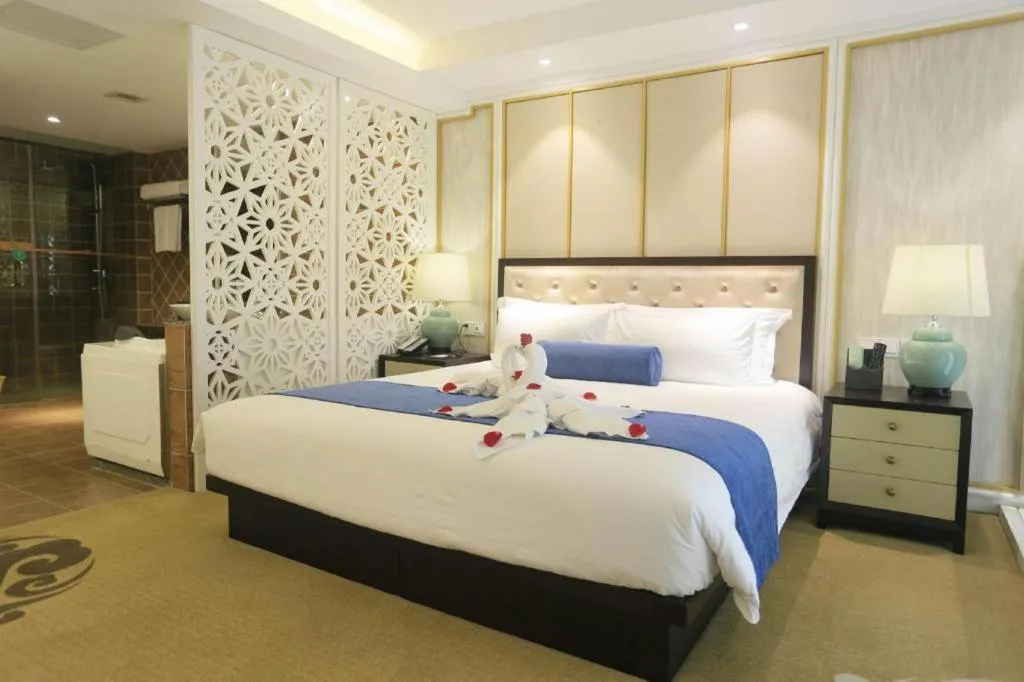 Bed in Ningbo East Shipu Hotel