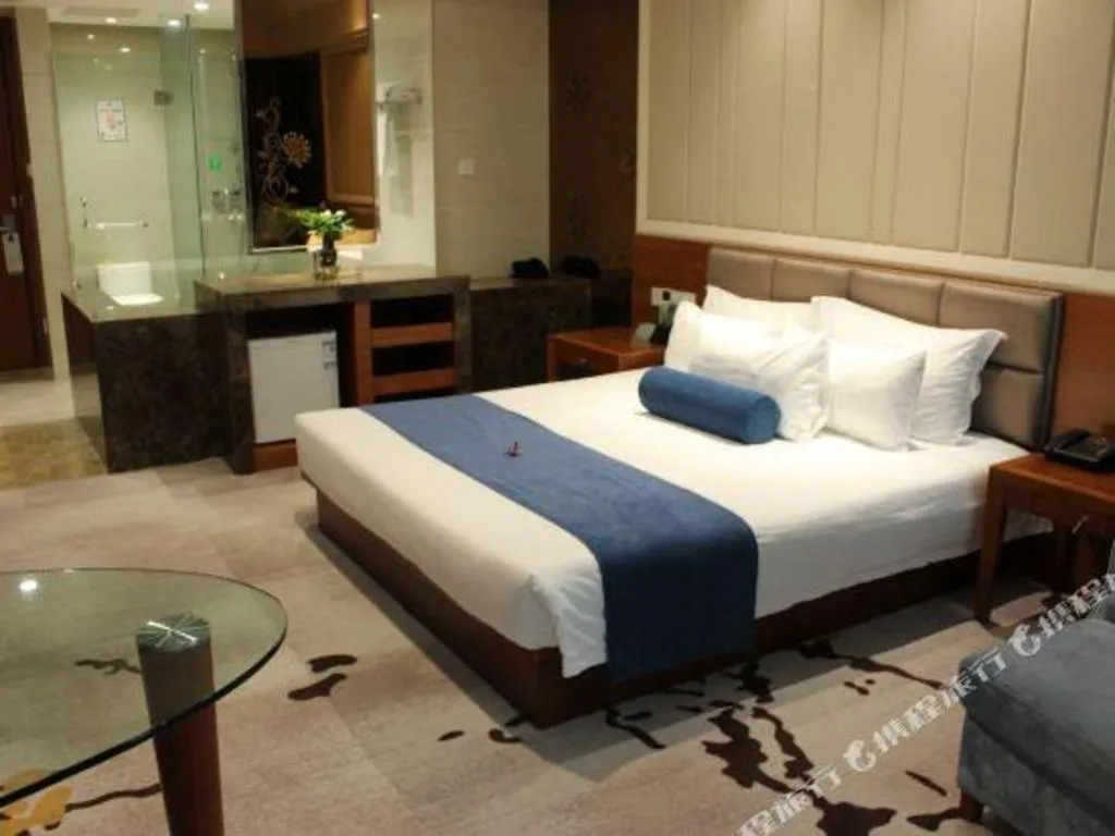 Bed in Ningbo East Shipu Hotel