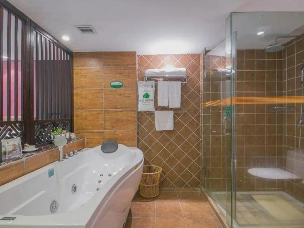 Ningbo East Shipu Hotel