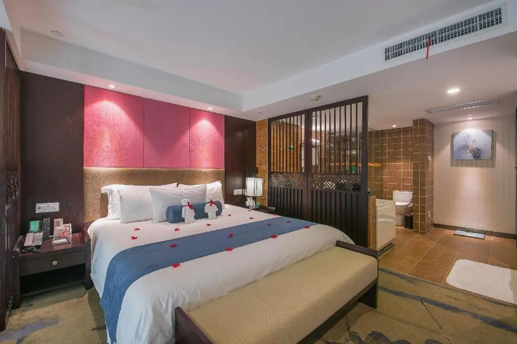 Bed in Ningbo East Shipu Hotel