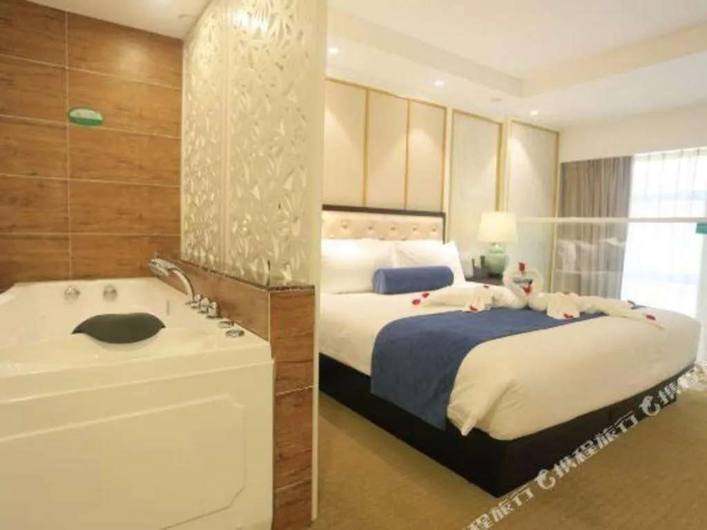 Bed in Ningbo East Shipu Hotel