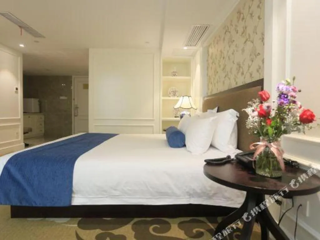 Bed in Ningbo East Shipu Hotel