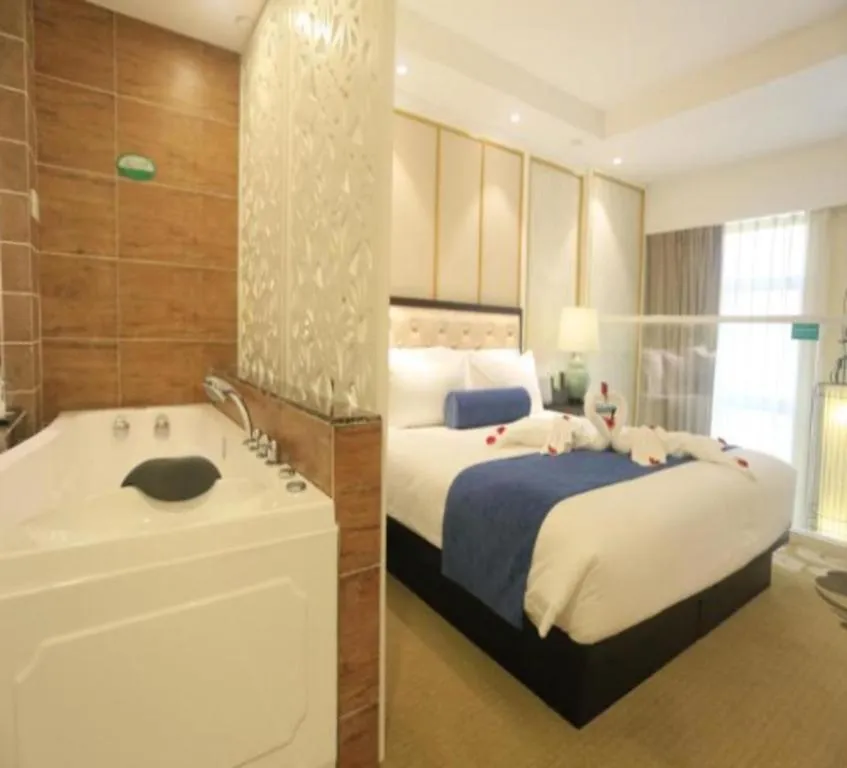 Bed in Ningbo East Shipu Hotel