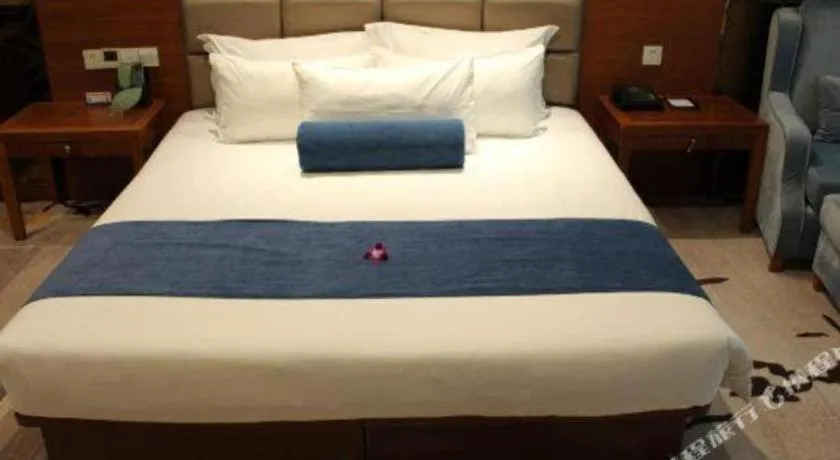 Bed in Ningbo East Shipu Hotel