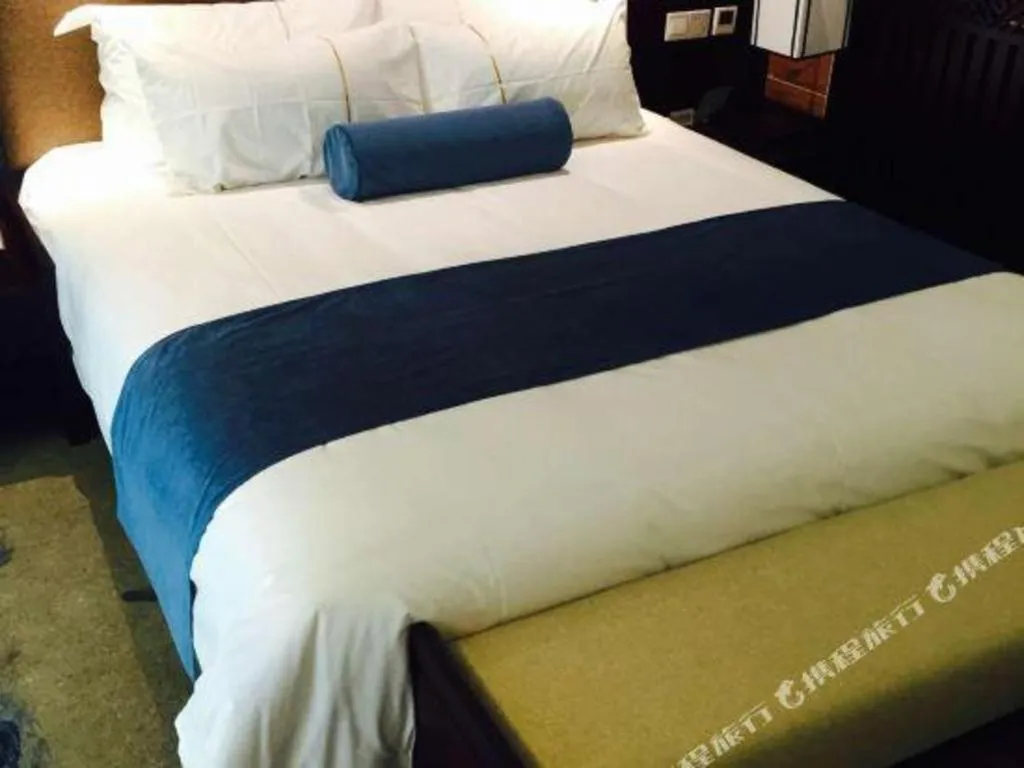 Bed in Ningbo East Shipu Hotel