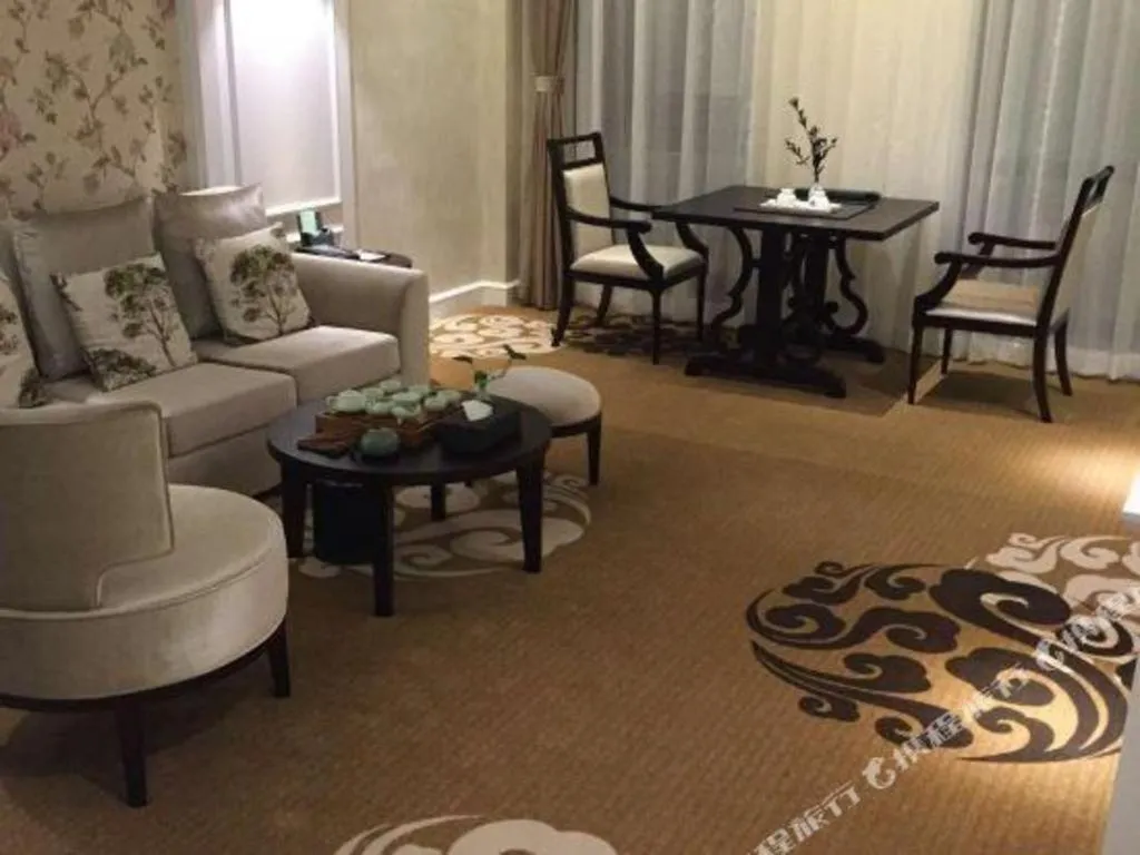 Ningbo East Shipu Hotel