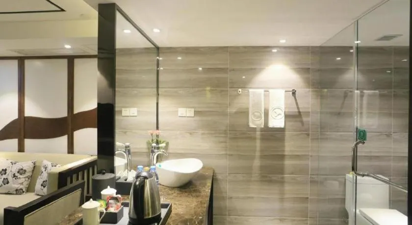 Ningbo East Shipu Hotel