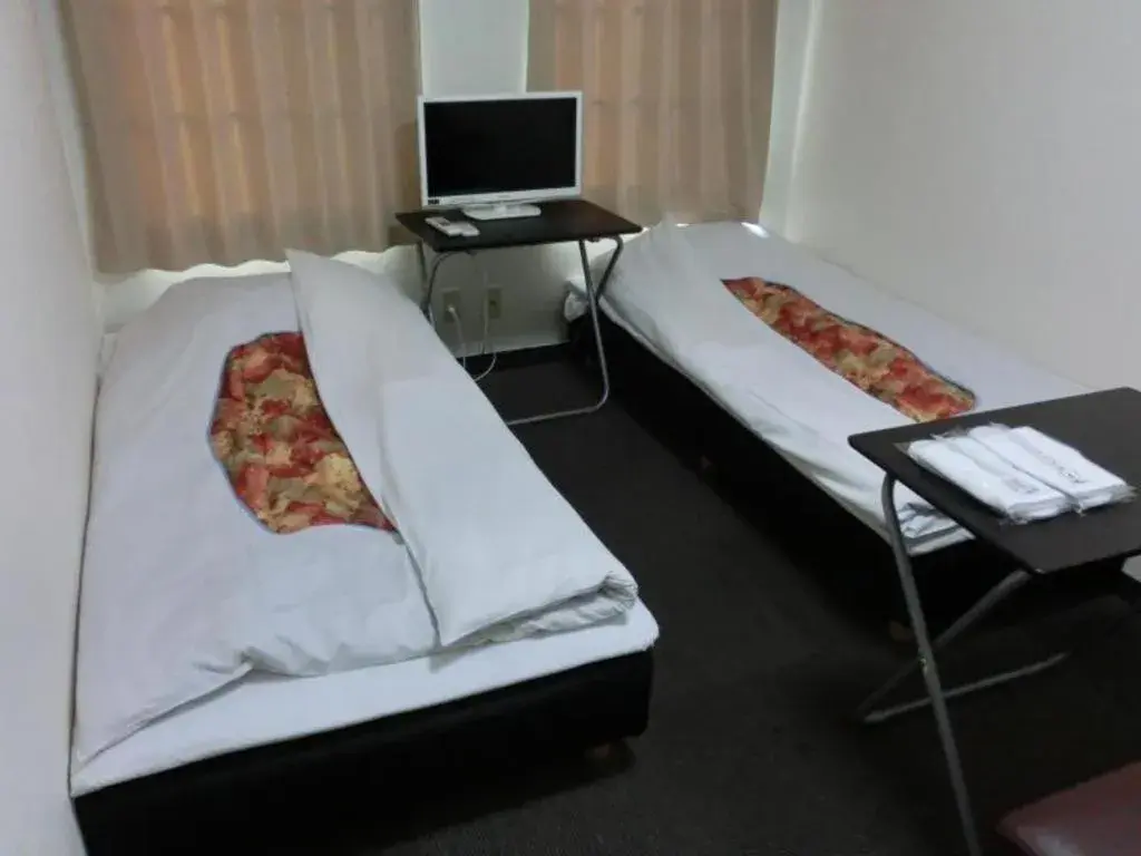 Bed in New Shochikubai Hotel Bed in New Shochikubai Hotel