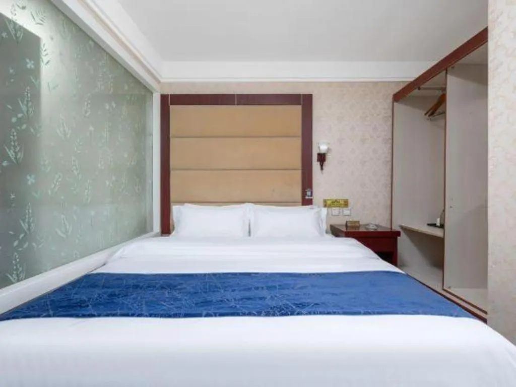 Bed in Weihai Huayu Business Hotel