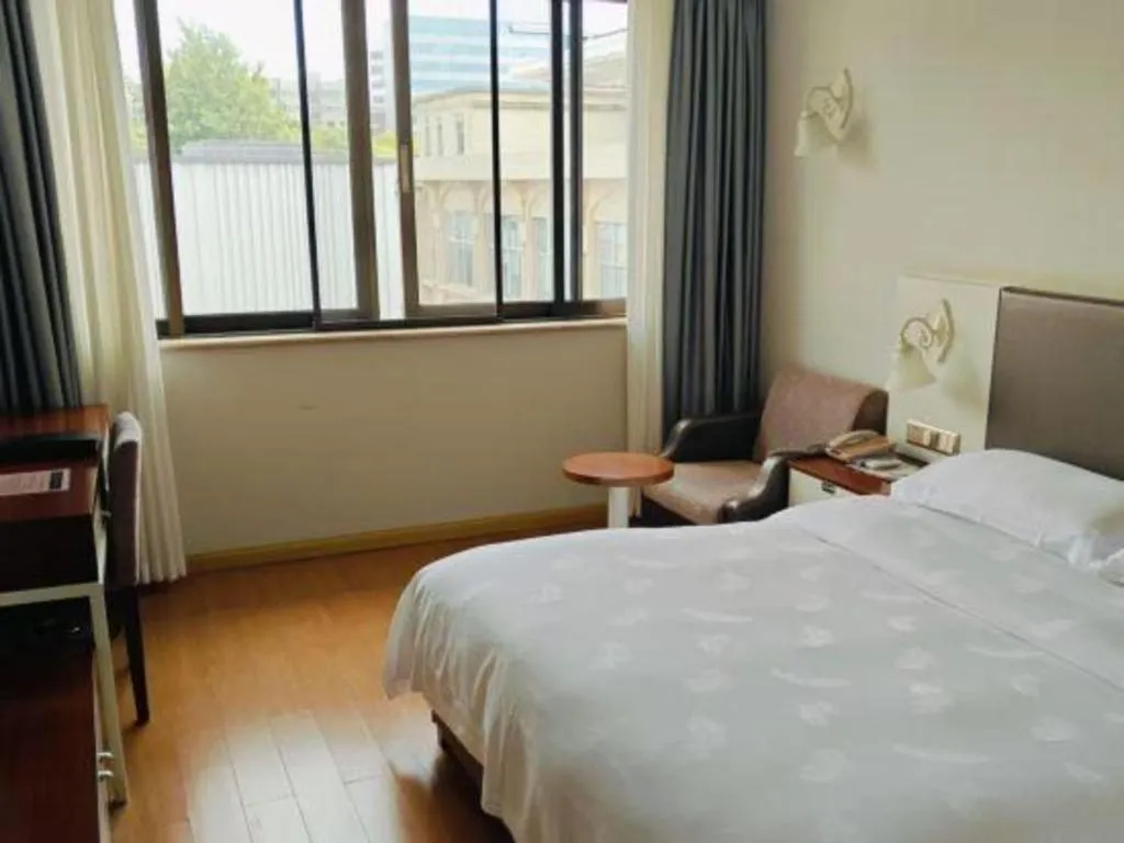 Bed in Lian Yun Hotel