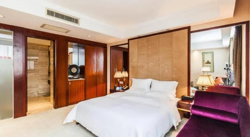 Bed in Centenio International Hotel