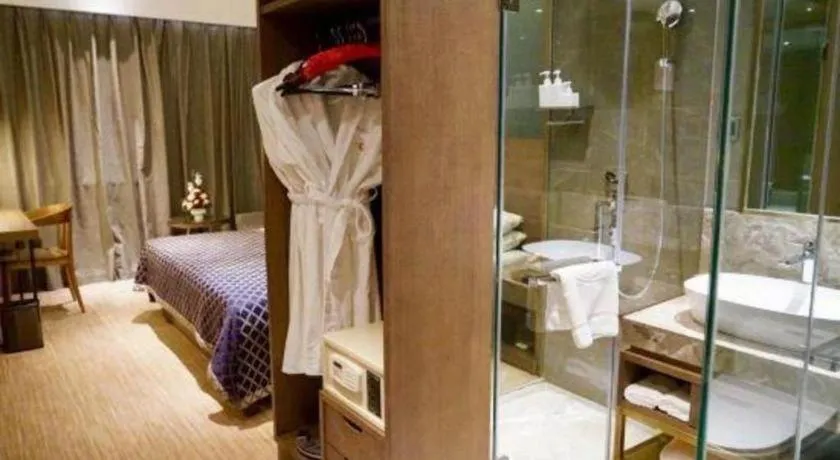 Bed in Kunming Zhong Huang Hotel