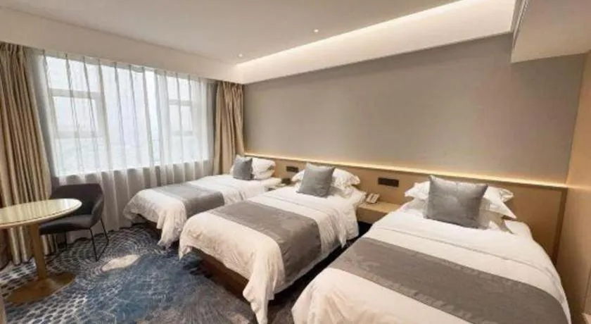 Bed in Kunming Zhong Huang Hotel