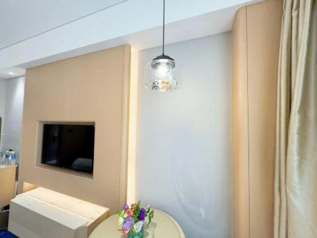 Bed in Kunming Zhong Huang Hotel