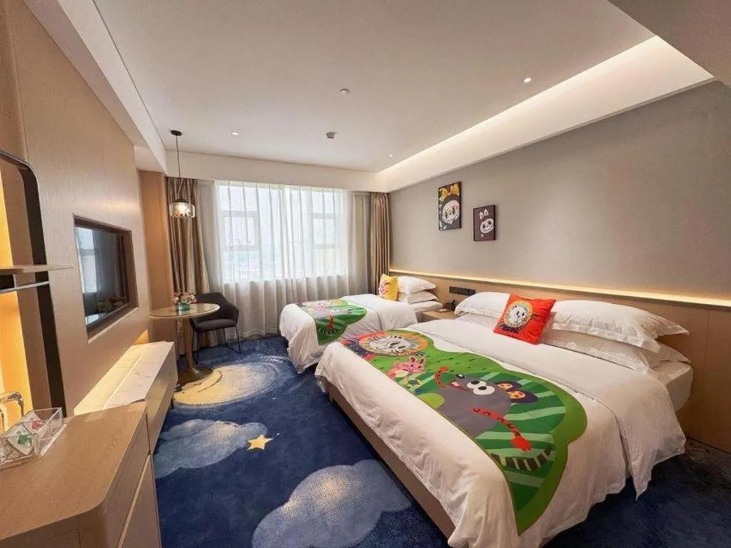 Bed in Kunming Zhong Huang Hotel