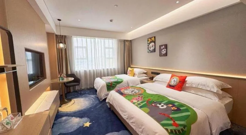 Bed in Kunming Zhong Huang Hotel