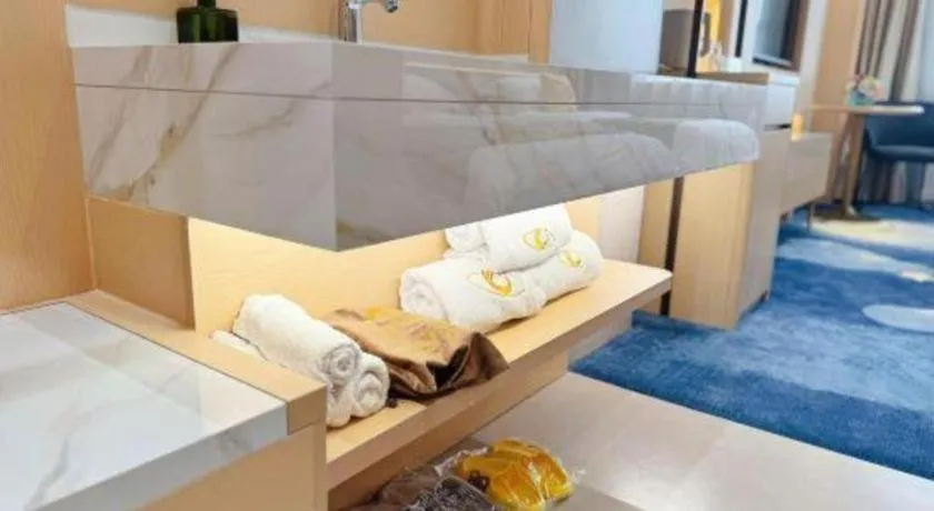 Bed in Kunming Zhong Huang Hotel