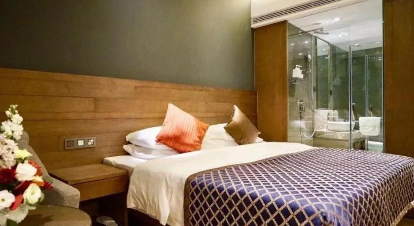 Bed in Kunming Zhong Huang Hotel