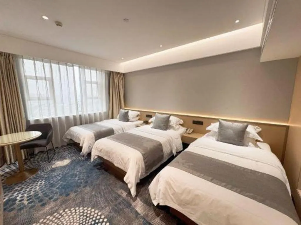 Bed in Kunming Zhong Huang Hotel