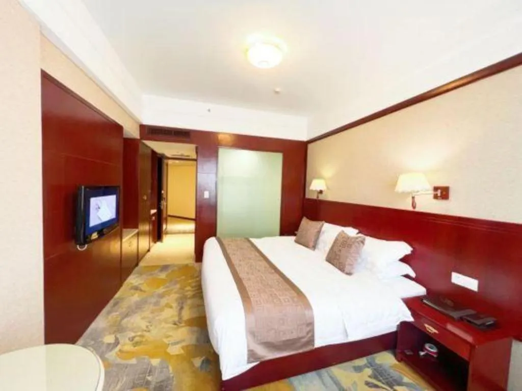 Bed in Kunming Zhong Huang Hotel