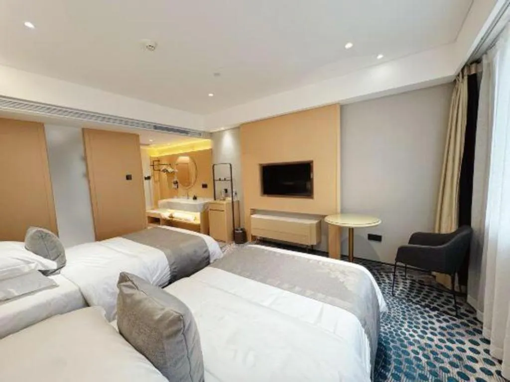 Bed in Kunming Zhong Huang Hotel