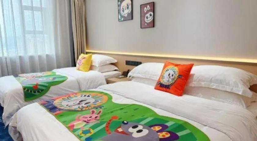 Bed in Kunming Zhong Huang Hotel