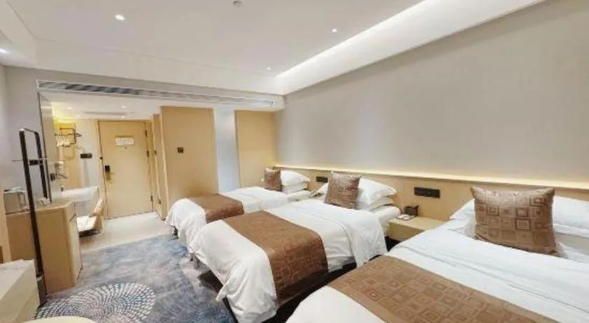 Bed in Kunming Zhong Huang Hotel