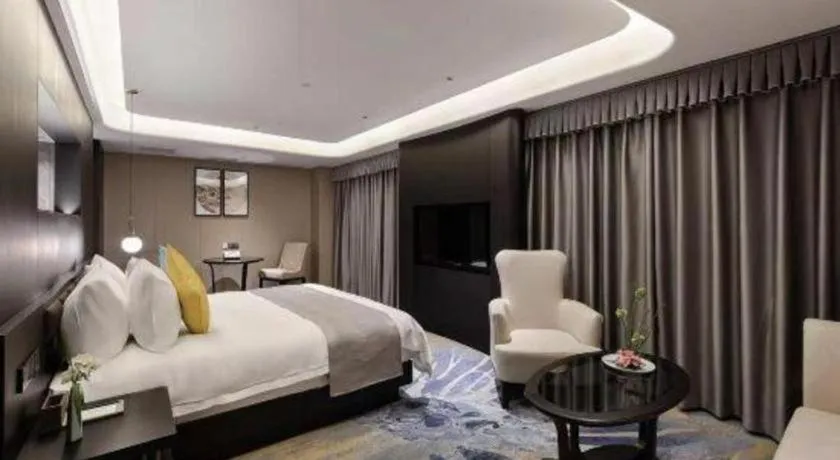 Bed in Kunming Zhong Huang Hotel