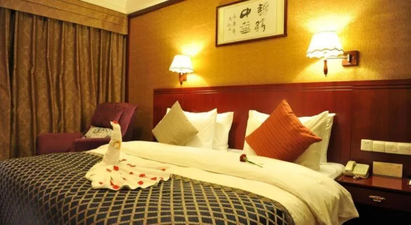 Bed in Kunming Zhong Huang Hotel