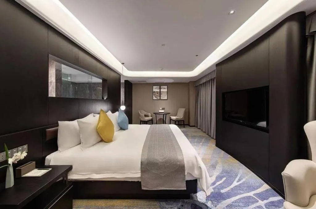 Bed in Kunming Zhong Huang Hotel