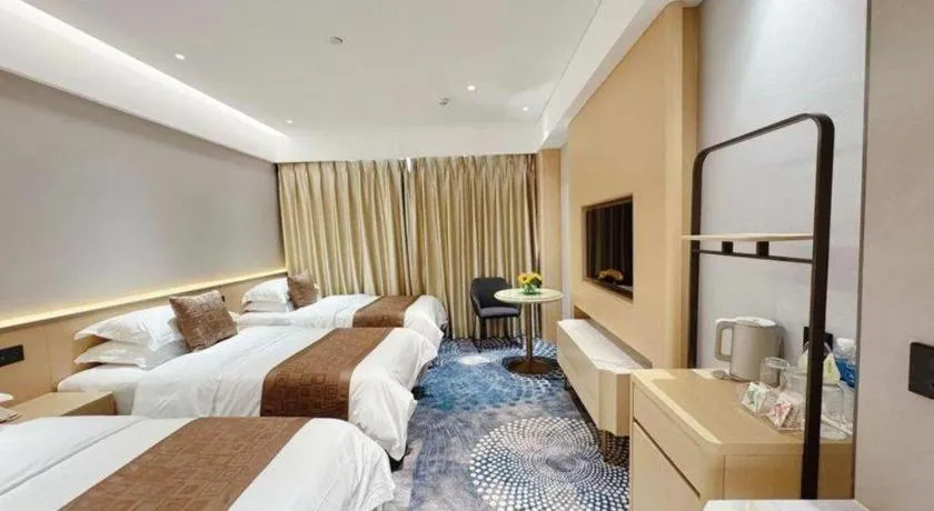 Bed in Kunming Zhong Huang Hotel