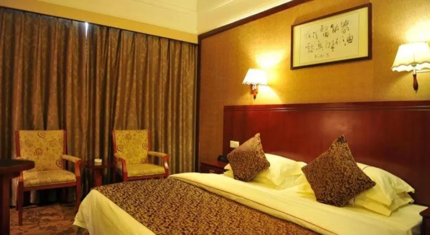 Bed in Kunming Zhong Huang Hotel